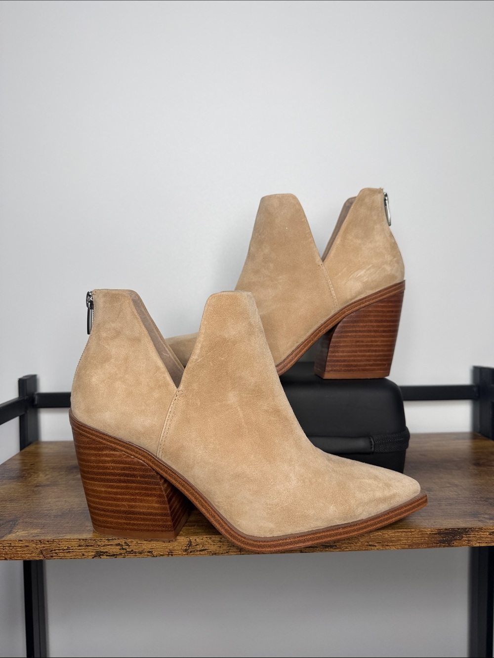 Vince Camuto Suede Gigietta Bootie Size 9.5